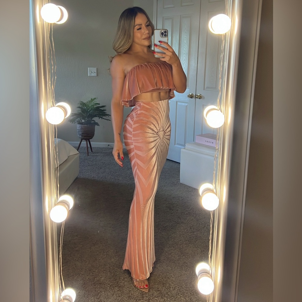 2 PIECE LONG SKIRT SET.